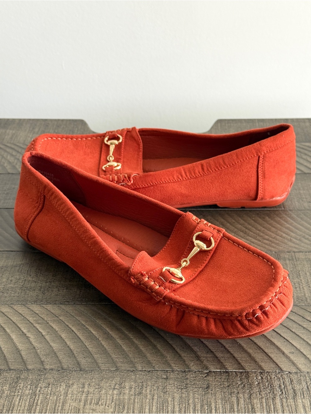C Comfort Est. 1946 Women's Orange Suede Moccasin Loafers Size 9